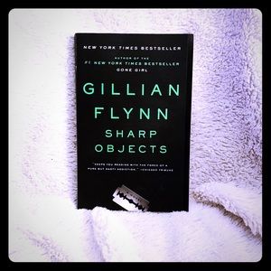 Gillian Flynn Sharp Objects paperback novel book
